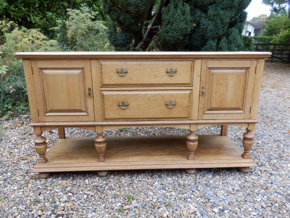 Oak Dresser, sideboard. Outstanding condition. View V