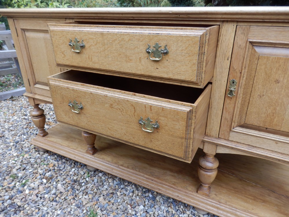 Oak Dresser, sideboard. Outstanding condition. View XIV