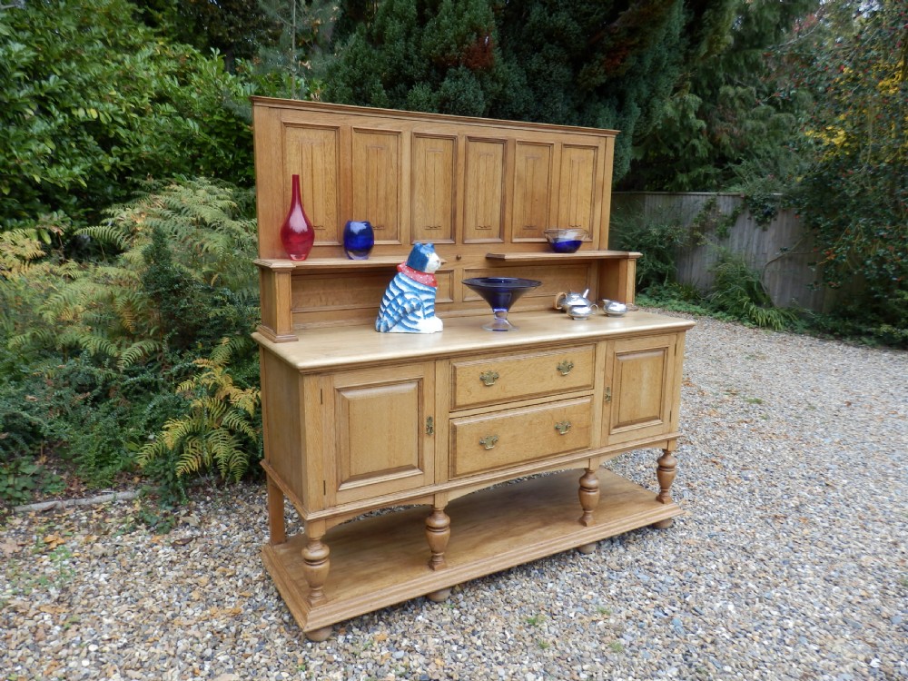 Oak Dresser, sideboard. Outstanding condition. View XXI