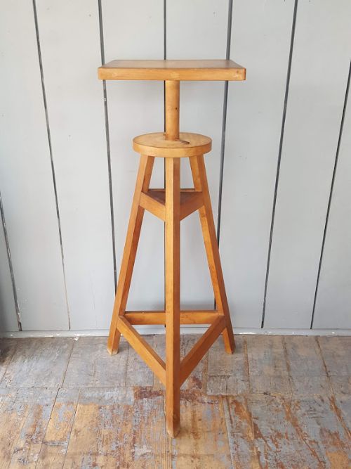 Sculptor Stand
