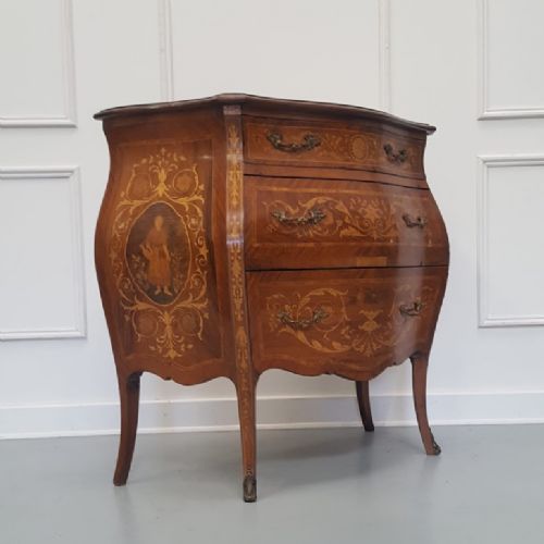 Beautiful Bombe Shaped Italian Commode C1920