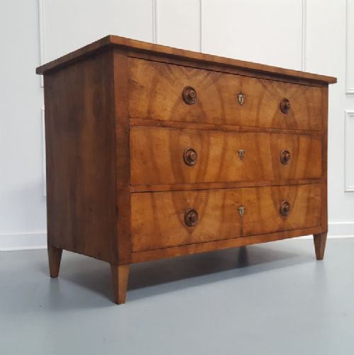 Beautifully Figured Walnut Commode Chest of Drawers C1830