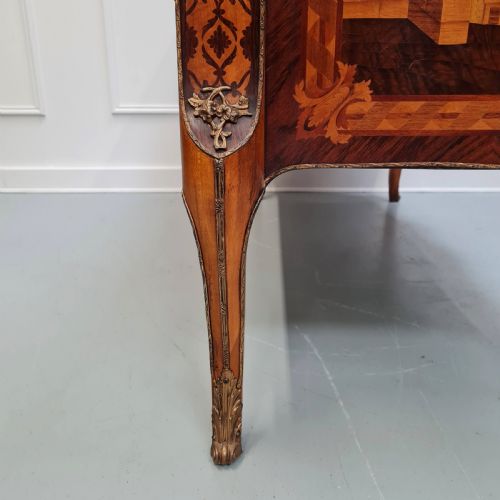 EXCEPTIONAL TRANSITIONAL STYLE FRENCH COMMODE MADE IN C1920 - ADDITIONAL PHOTO 9