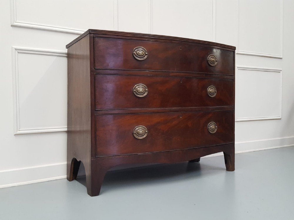 Georgian Bow front Chest of Drawers c1820