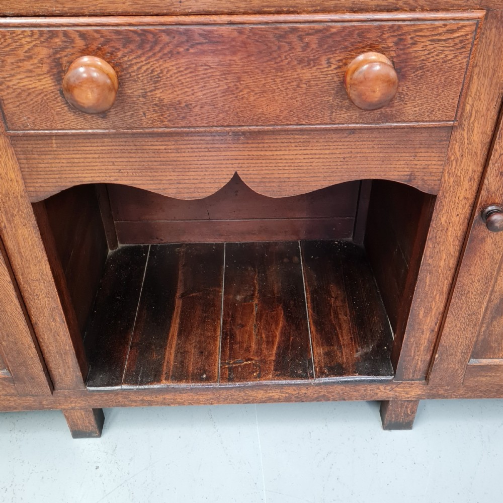 Beautiful Antique Oak Dresser c1820  View VI