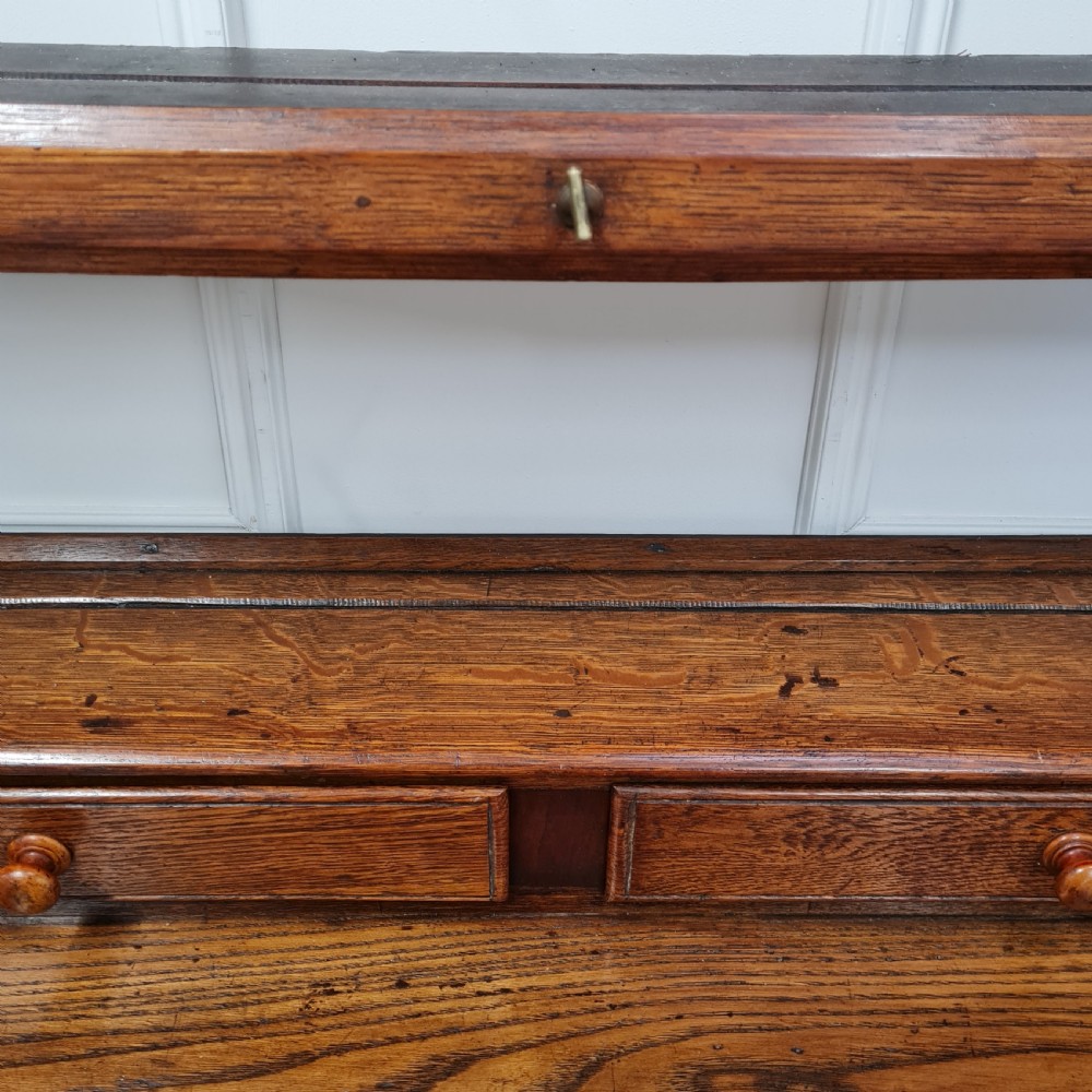 Beautiful Antique Oak Dresser c1820  View VIII