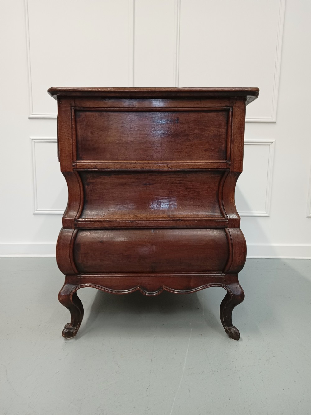 Early Antique Italian Walnut Commode C1720 View III