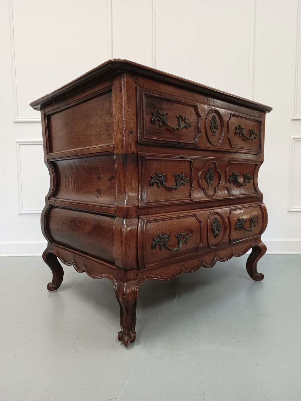 Early Antique Italian Walnut Commode C1720 View VI