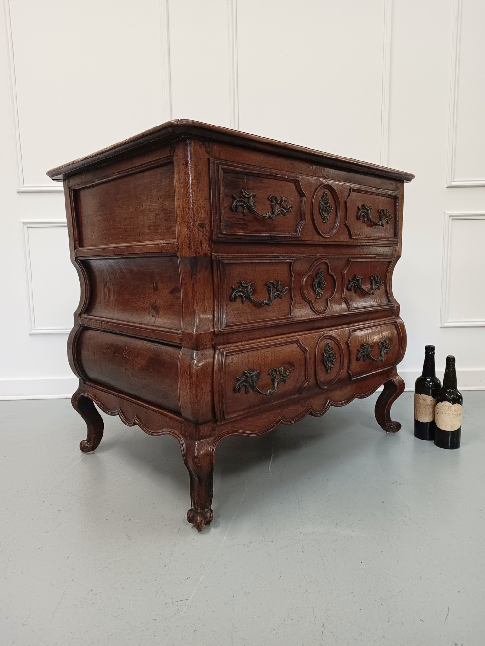 Early Antique Italian Walnut Commode C1720 View VII