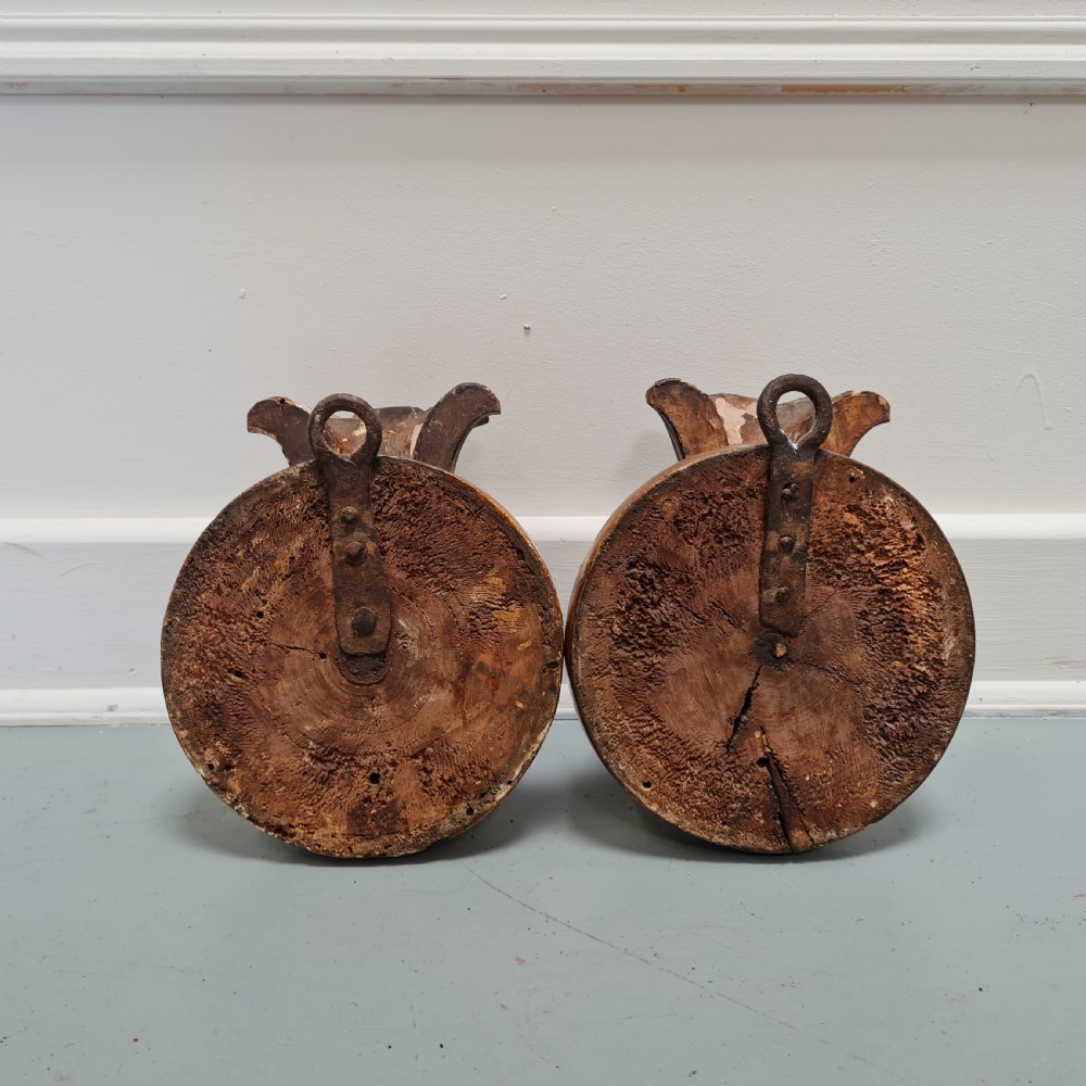 A pair of late 18th-century carved giltwood three-arm wall lights with foliate bases and slender curved arms. View VI