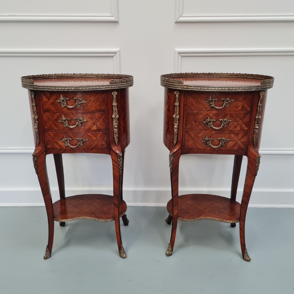 Pair of High Quality Kingwood Bedside Tables c1930