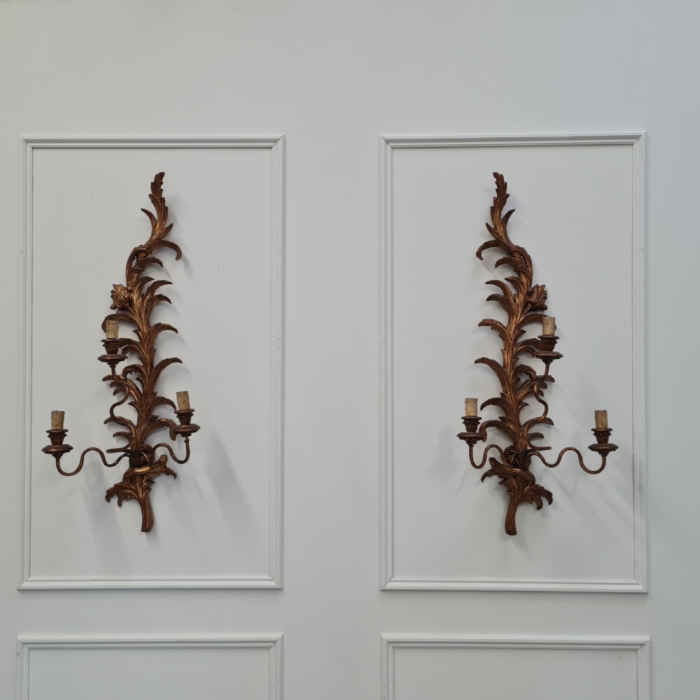 Large Italian Pair of Gilded Wooden Wall Lights c1920