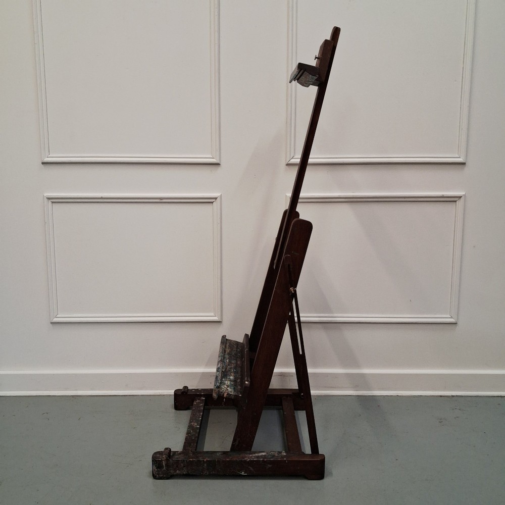 A dark oak French tabletop easel from circa 1930 featuring paint splatter details along the adjustable support ledge and central vertical frame. View V