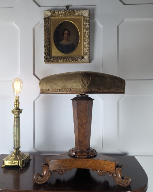 William IV / Early Victorian Figured Walnut Adjustable Piano Stool
