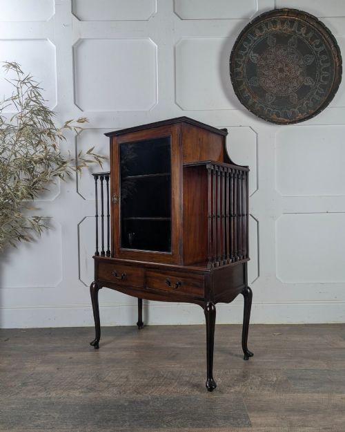 Early 20th-century Mahogany Music or Display Cabinet