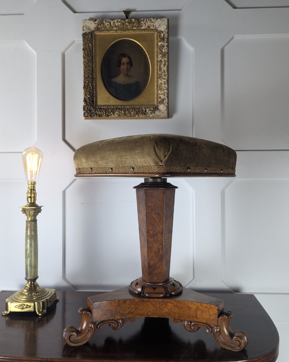 William Iv / Early Victorian Figured Walnut Adjustable Piano Stool
