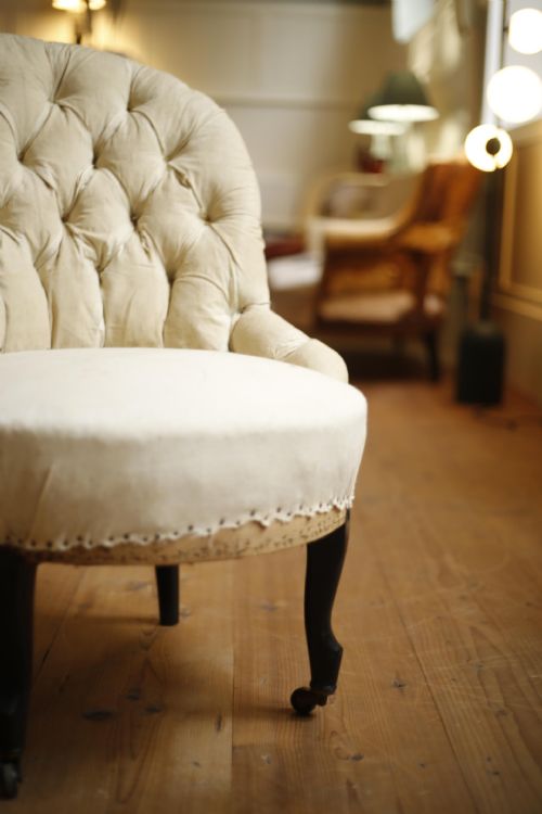 fig 1. Napoleon III buttoned nursing chair