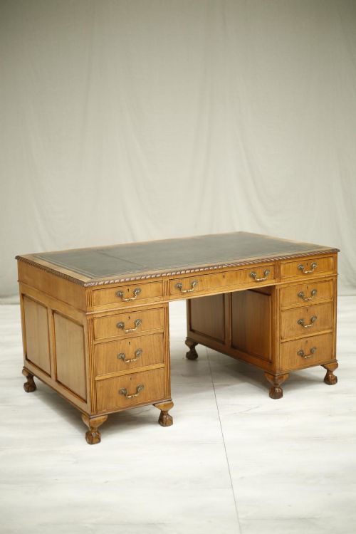 Early 20th Century English Mahogany Pedestal Desk
