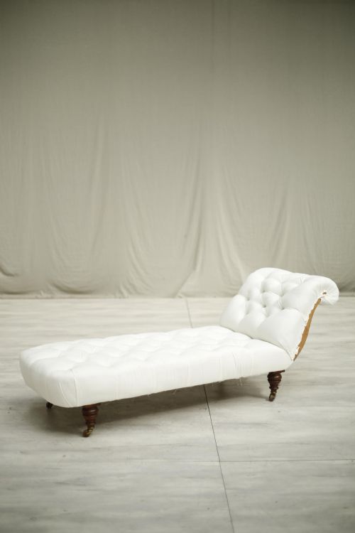 Victorian Country House Buttoned Chaise Longue
