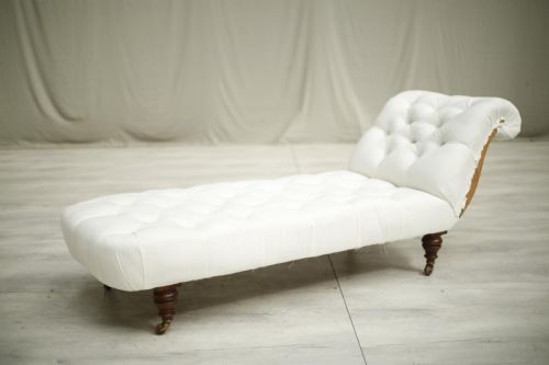 fig 1. Victorian country house buttoned chaise longue