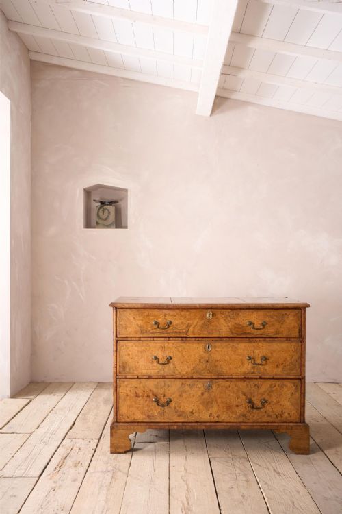 C.1720 English Georgian Burr Walnut Chest of Drawers