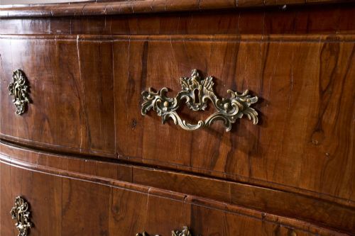 RARE 18TH CENTURY MALTESE OLIVE WOOD CHEST OF DRAWERS - ADDITIONAL PHOTO 4