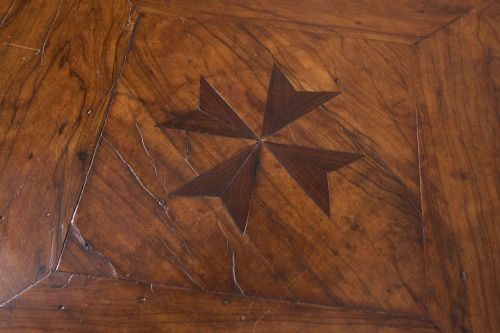 RARE 18TH CENTURY MALTESE OLIVE WOOD CHEST OF DRAWERS - ADDITIONAL PHOTO 9