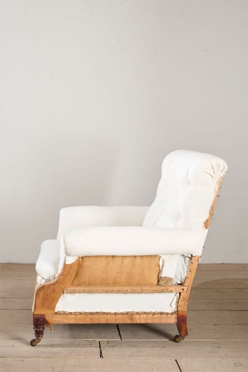 LARGE PROPORTIONED 19TH CENTURY BUTTONED BACK ARMCHAIR BY HAMPTONS AND SONS - ADDITIONAL PHOTO 3