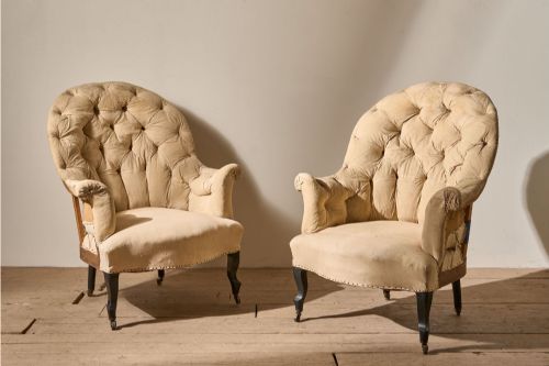 PAIR OF NAPOLEON III HIGH BUTTONED CURVED BACK ARMCHAIRS - ADDITIONAL PHOTO 2
