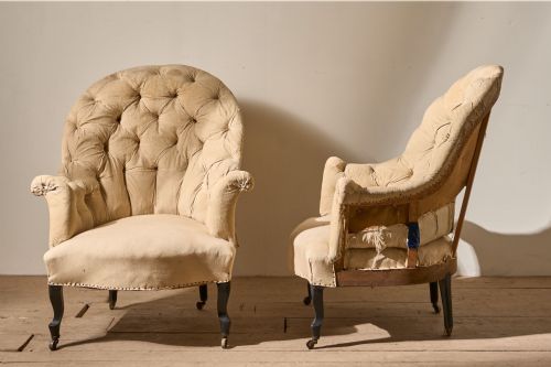 PAIR OF NAPOLEON III HIGH BUTTONED CURVED BACK ARMCHAIRS - ADDITIONAL PHOTO 3