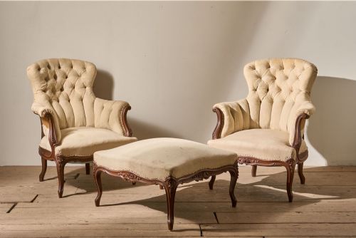 PAIR OF 19TH CENTURY BUTTONED BACK ARMCHAIRS WITH MATCHING STOOL - ADDITIONAL PHOTO 2