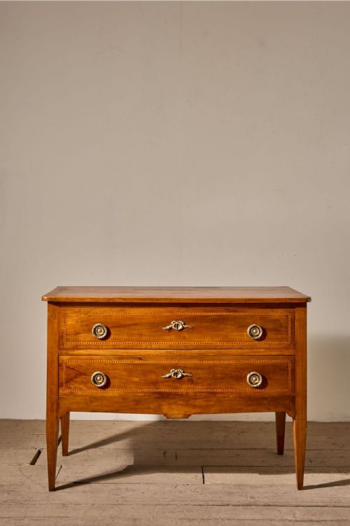 UNUSUAL 19TH CENTURY CHERRYWOOD CHEST OF DRAWERS