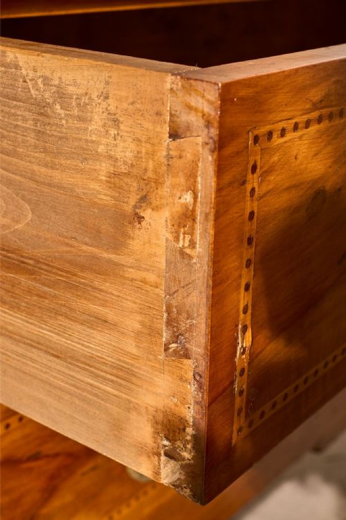 UNUSUAL 19TH CENTURY CHERRYWOOD CHEST OF DRAWERS - ADDITIONAL PHOTO 7