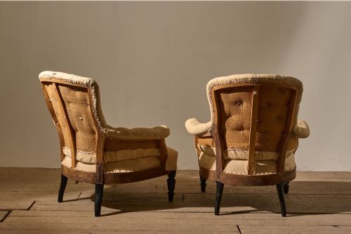 PAIR OF NAPOLEON III BUTTONED CURVED BACK ARMCHAIRS - ADDITIONAL PHOTO 4