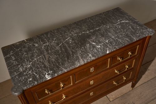 19TH CENTURY MAHOGANY AND GREY MARBLE FRENCH CHEST OF DRAWERS - ADDITIONAL PHOTO 4