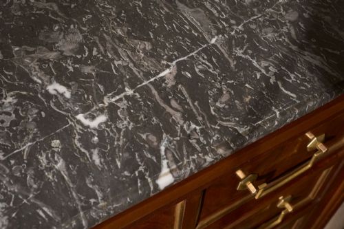 19TH CENTURY MAHOGANY AND GREY MARBLE FRENCH CHEST OF DRAWERS - ADDITIONAL PHOTO 6