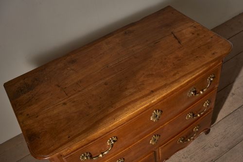 18TH CENTURY WALNUT CHEST OF DRAWERS - ADDITIONAL PHOTO 3