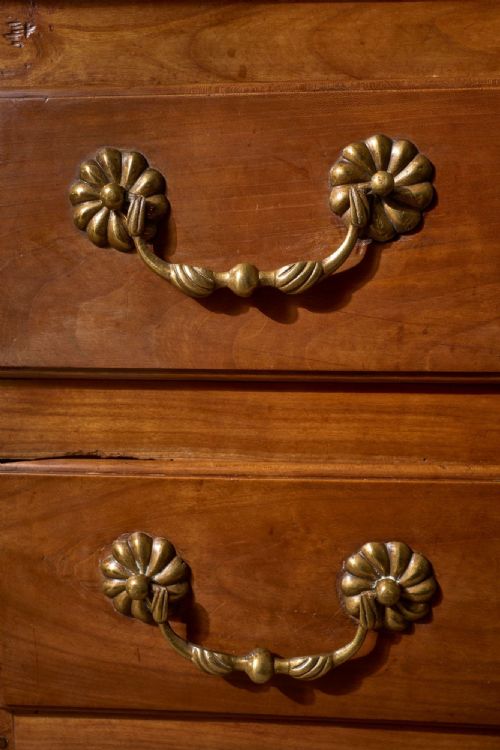 18TH CENTURY WALNUT CHEST OF DRAWERS - ADDITIONAL PHOTO 5