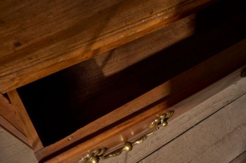 18TH CENTURY WALNUT CHEST OF DRAWERS - ADDITIONAL PHOTO 6