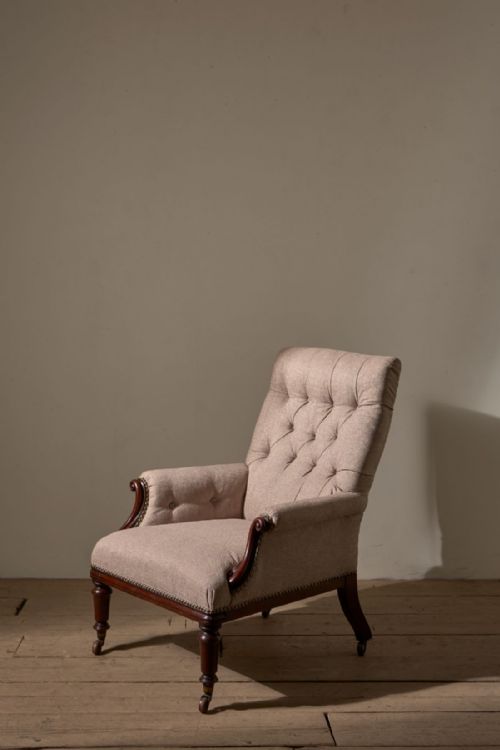 WILLIAM IV ENGLISH COUNTRY HOUSE ARMCHAIR WITH MAHOGANY SHOW WOOD FRAME