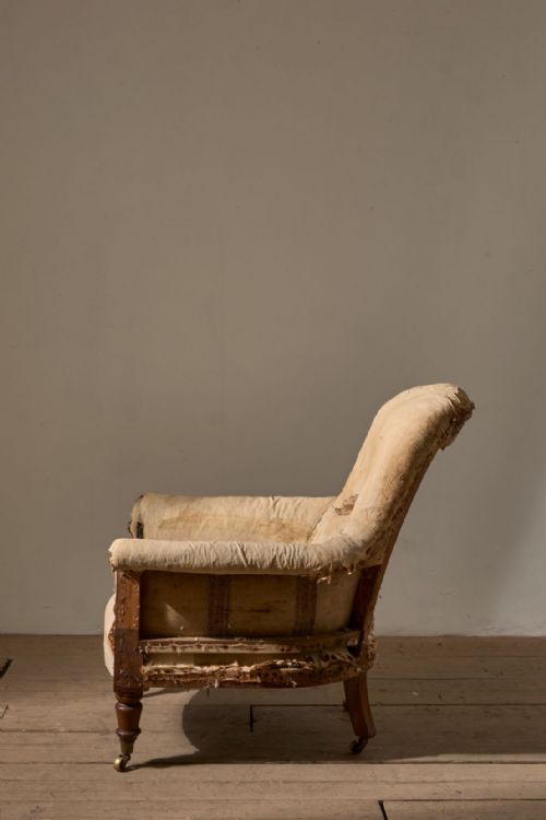 19TH CENTURY ENGLISH COUNTRY HOUSE DEEP SEATED SPOON BACK ARMCHAIR - ADDITIONAL PHOTO 2