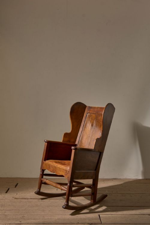 18TH CENTURY OAK LAMBING ROCKING CHAIR