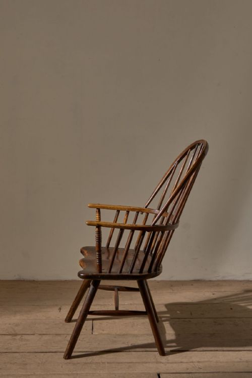 18TH CENTURY ASH AND ELM HOOP BACK WINDSOR CHAIR - ADDITIONAL PHOTO 3