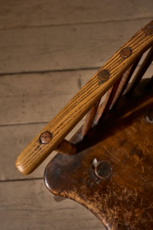18TH CENTURY ASH AND ELM HOOP BACK WINDSOR CHAIR - ADDITIONAL PHOTO 6