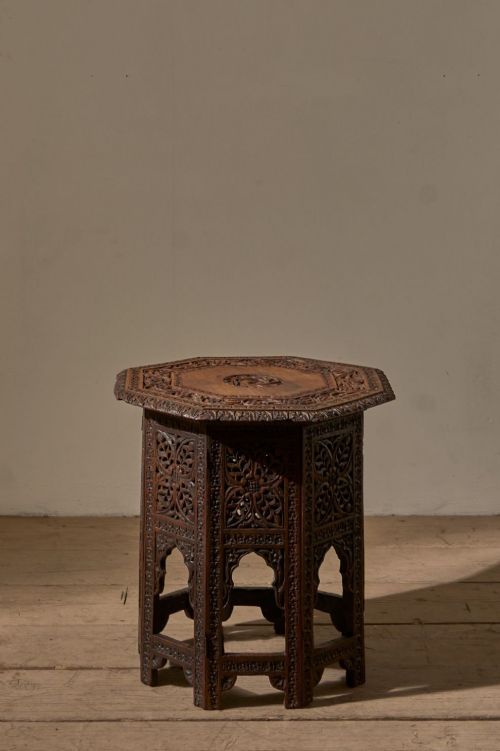 19TH CENTURY PADAUK ANGLO INDIAN SIDE TABLE DRAGON