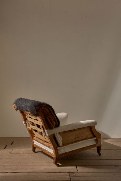 EARLY 20TH CENTURY VERY LARGE DEEP SEATED COUNTRY HOUSE ARMCHAIR - ADDITIONAL PHOTO 3