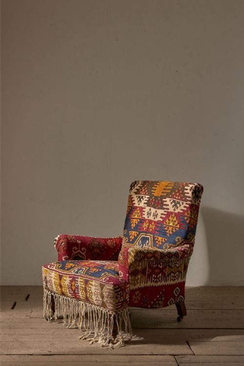 19TH CENTURY ENGLISH COUNTRY HOUSE IN ANTIQUE KILIM UPHOLSTERY