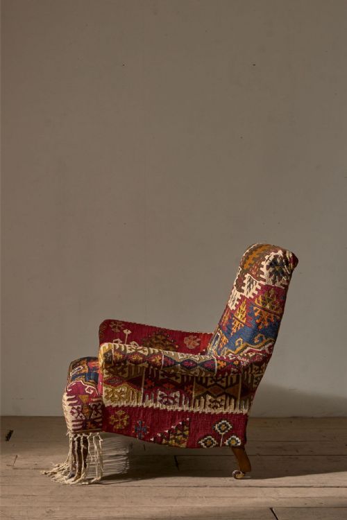 19TH CENTURY ENGLISH COUNTRY HOUSE IN ANTIQUE KILIM UPHOLSTERY - ADDITIONAL PHOTO 4