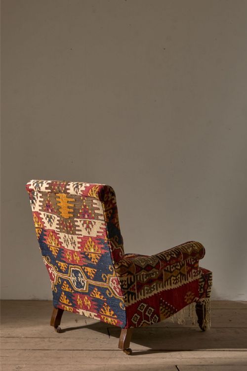 19TH CENTURY ENGLISH COUNTRY HOUSE IN ANTIQUE KILIM UPHOLSTERY - ADDITIONAL PHOTO 5