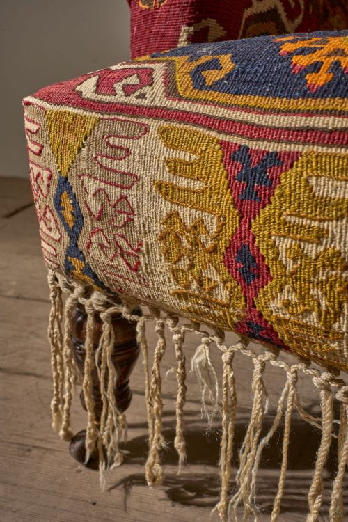 19TH CENTURY ENGLISH COUNTRY HOUSE IN ANTIQUE KILIM UPHOLSTERY - ADDITIONAL PHOTO 8